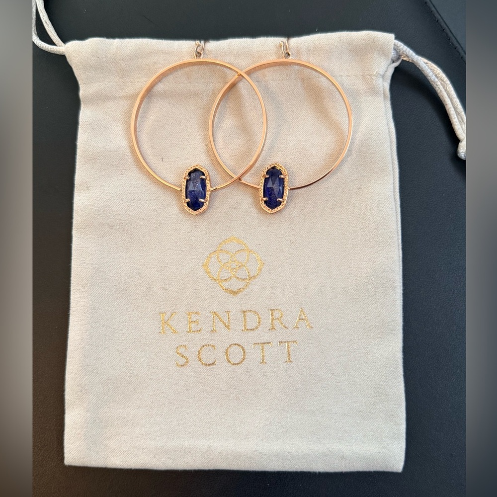 Kendra Scott Elora earrings in rose gold and navy blue dusted glass - Picture 2 of 9